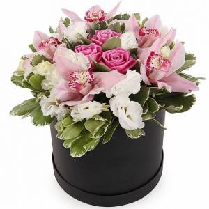 Сборные цветы в коробке орхидеи и розы R236